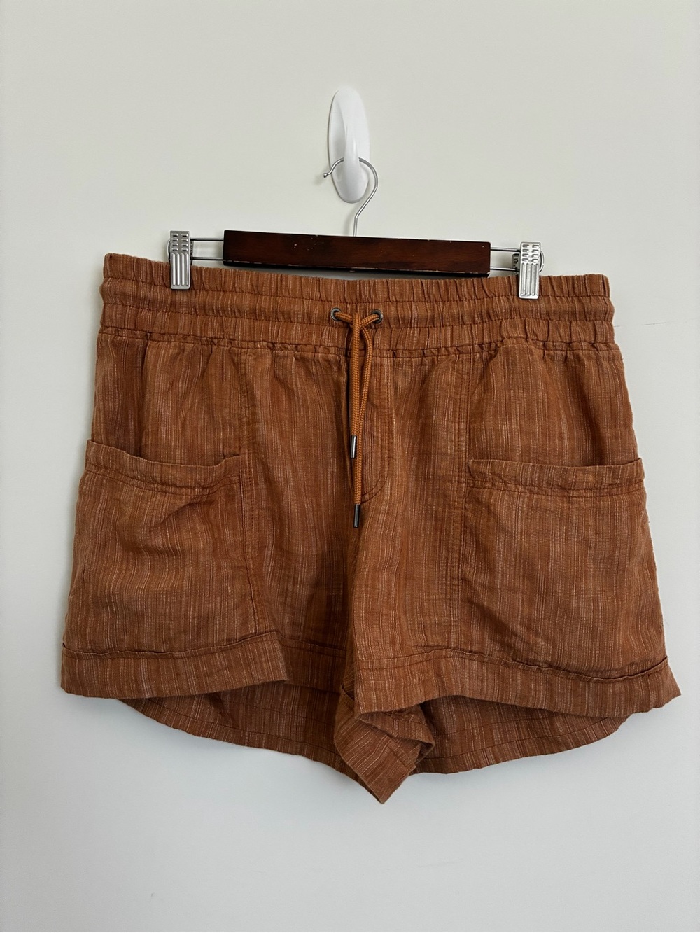 Athleta Cabo Linen Textured 4 inch Rust Brown Drawstring Shorts size 14